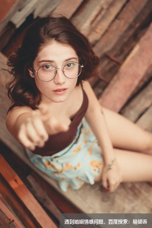 戀愛中下頭行為大賞（第1個(gè)就讓人想捶墻）